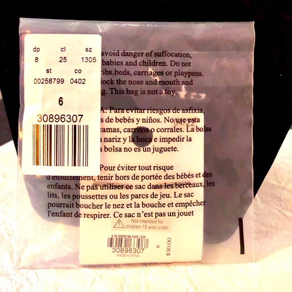 💍 EXPRESS Baguette Ring clear crystal w/gold trim size 6 NWT 🛍 - Picture 7 of 8